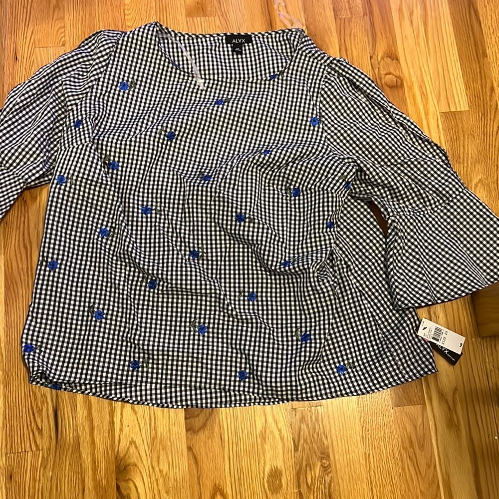 New with tags adorable tunic pattern top